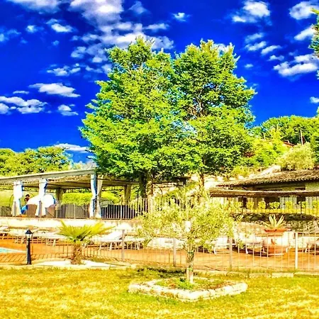 Spoleto Poolside07 Kms Centresleeps 24Wifiairconentire Property Exc Yours