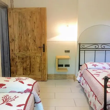 Spoleto Poolside07 Kms Centresleeps 24Wifiairconentire Property Exc Yours