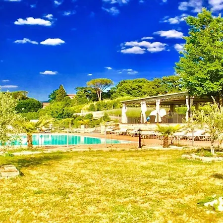 Spoleto Poolside07 Kms Centresleeps 24Wifiairconentire Property Exc Yours