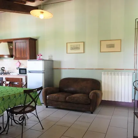Spoleto Poolside07 Kms Centresleeps 24Wifiairconentire Property Exc Yours ヴィラ